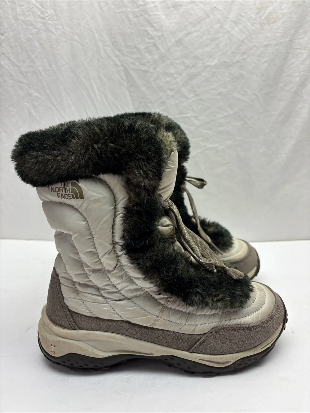 The North Face boots for big girls SZ 4, box 59